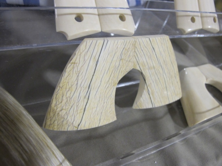 1911 Ivory Grips 002.jpg
