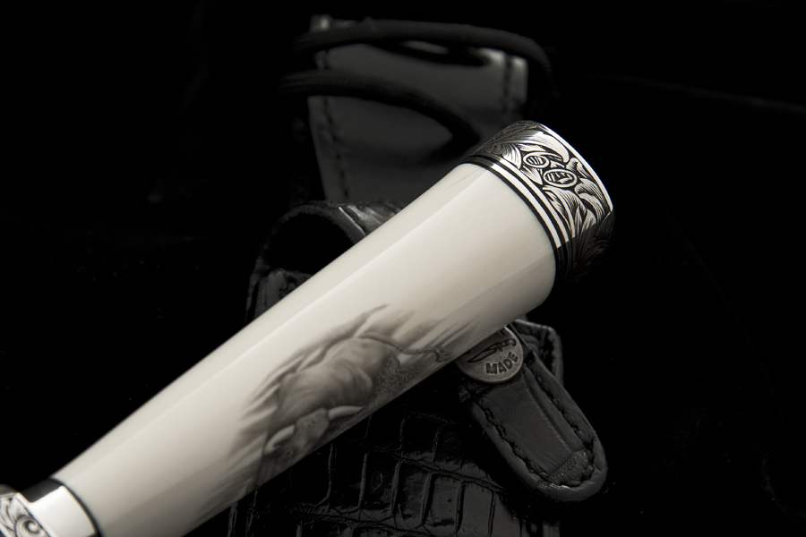 #12 Ivory 60_Bull handle 02.jpg