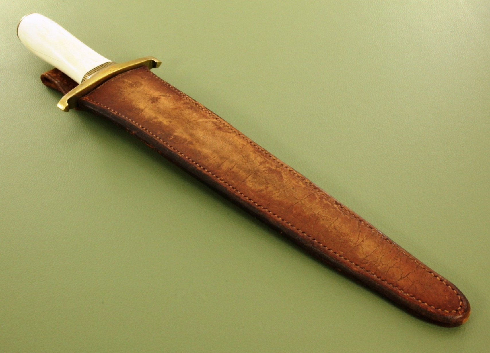 #13-12-Ivory-Early 50's-J.JPG