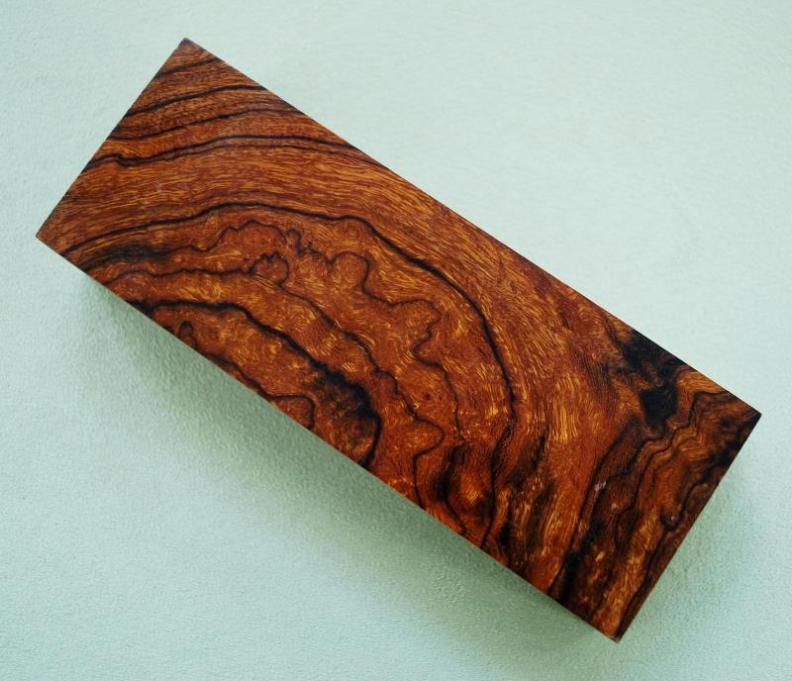 Blade_show_handles-#8-B.jpg
