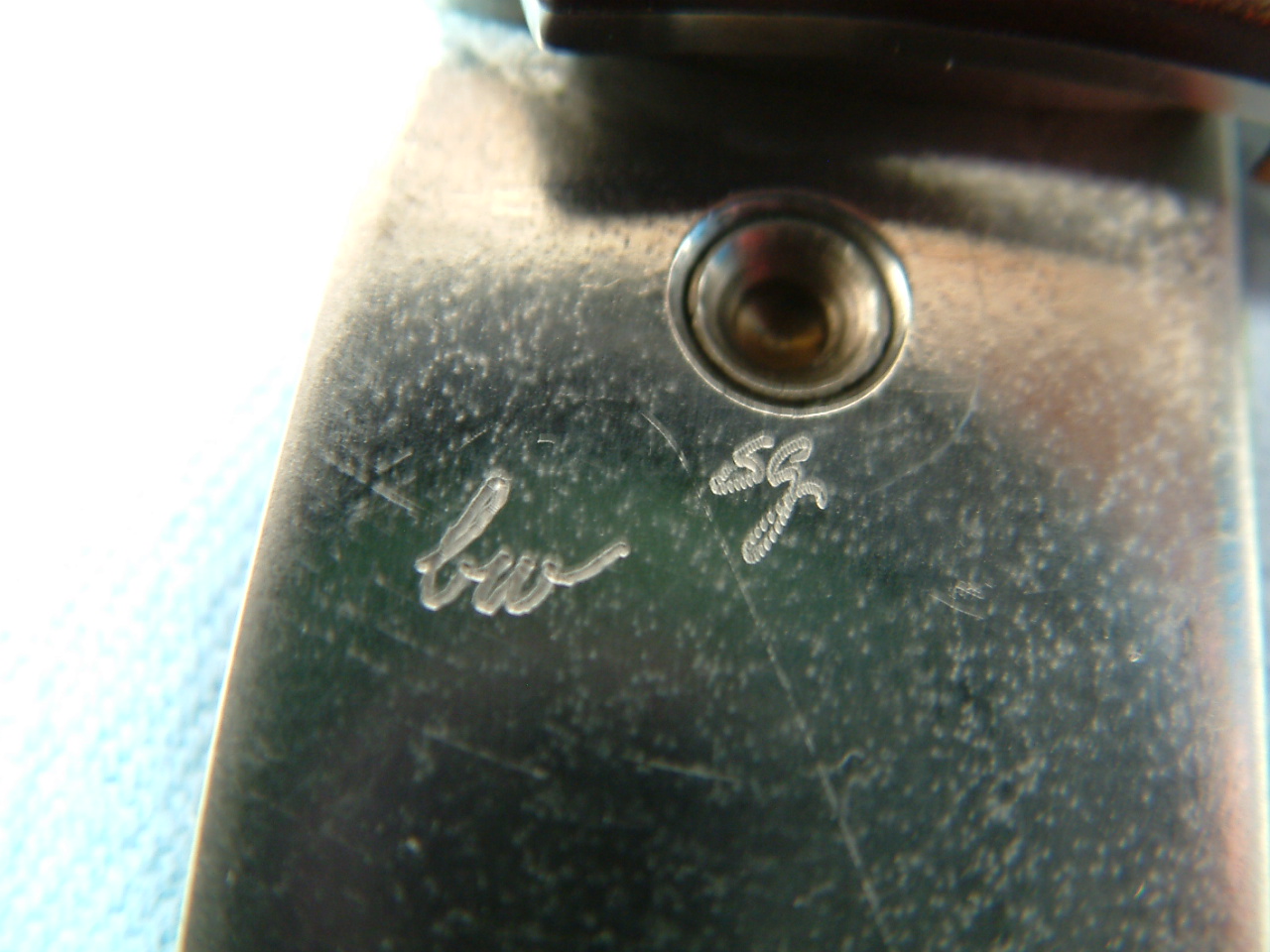 bw1000d.JPG