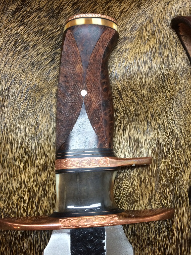 Behring-Checkering Set-Rosewood Burl Goliath Engraved Handle-KT.jpg